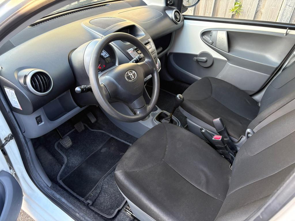 Toyota Aygo 1.0-12V Access, Voorwielaandrijving, Gebruikt, 4 stoelen, Origineel Nederlands