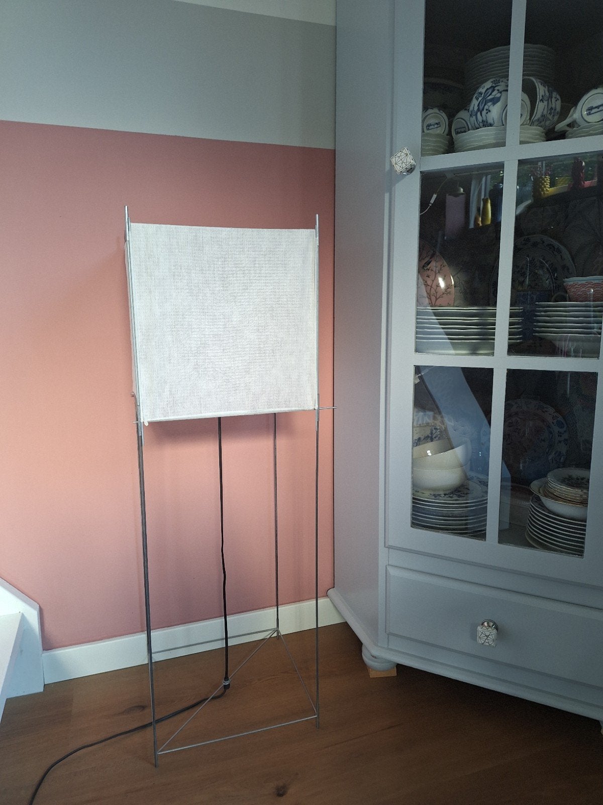 vloerlamp van lotek wit, Huis en Inrichting, Minder dan 100 cm, Metaal, Gebruikt, Lotek design