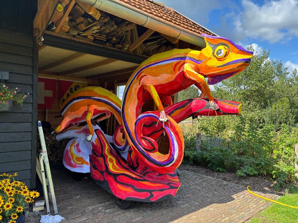 Kameleon carnavalswagen corsowagen., Ophalen, Gebruikt, Feestartikel, Carnaval
