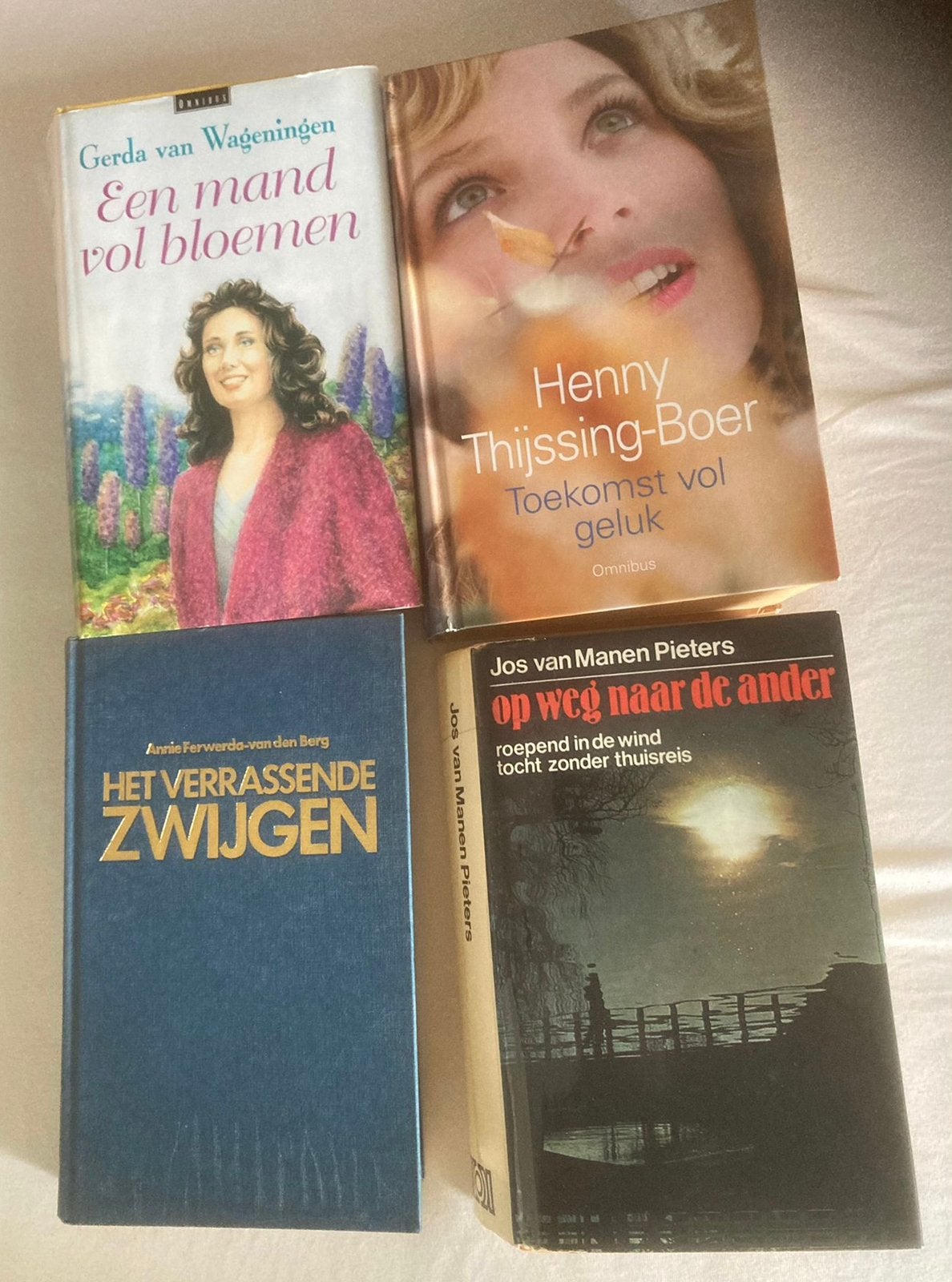 4 streekromans, Ophalen of Verzenden, Gelezen