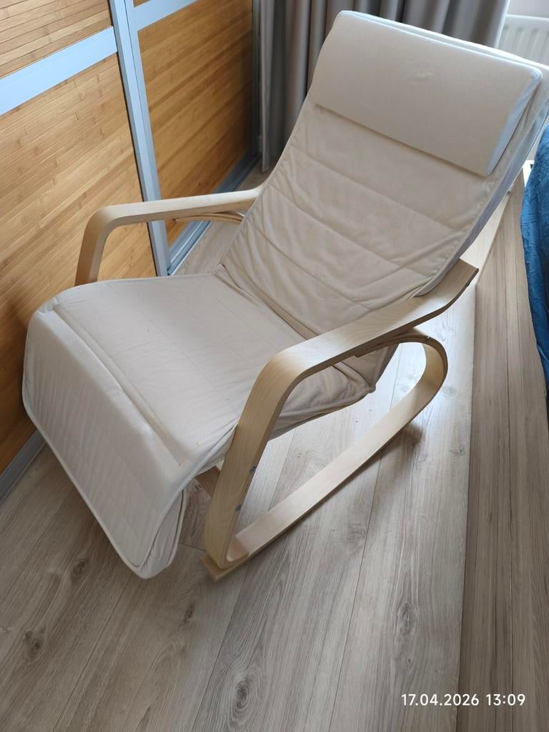 Comfortable Rocking Chair with Adjustable Footrest, Huis en Inrichting, Fauteuils, Zo goed als nieuw, Hout, Stof, Minder dan 50 cm
