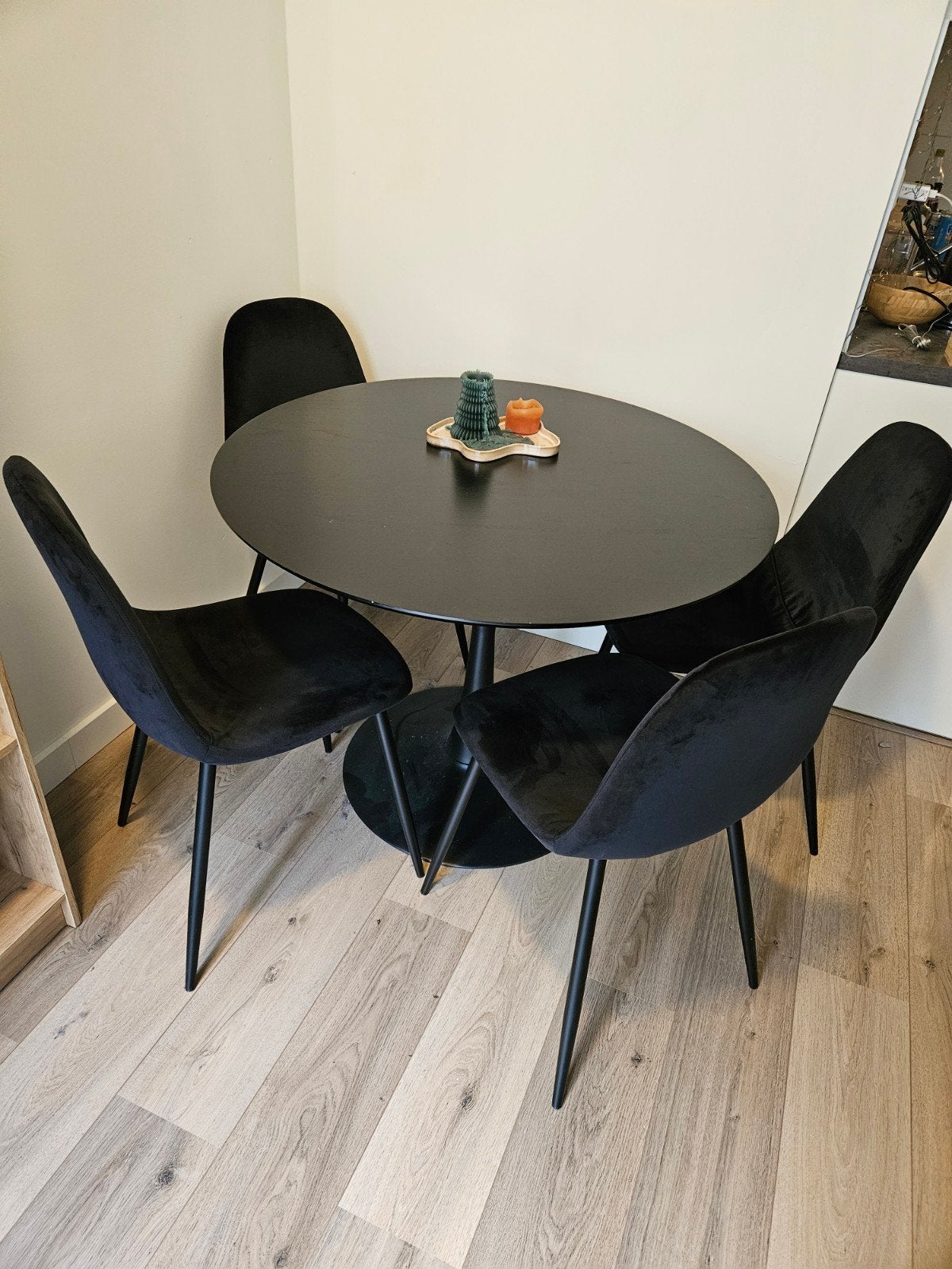 Eettafel stoelen 4 stuks zwart velours, Huis en Inrichting, Stoelen, Ophalen, Zwart, Zo goed als nieuw, Modern