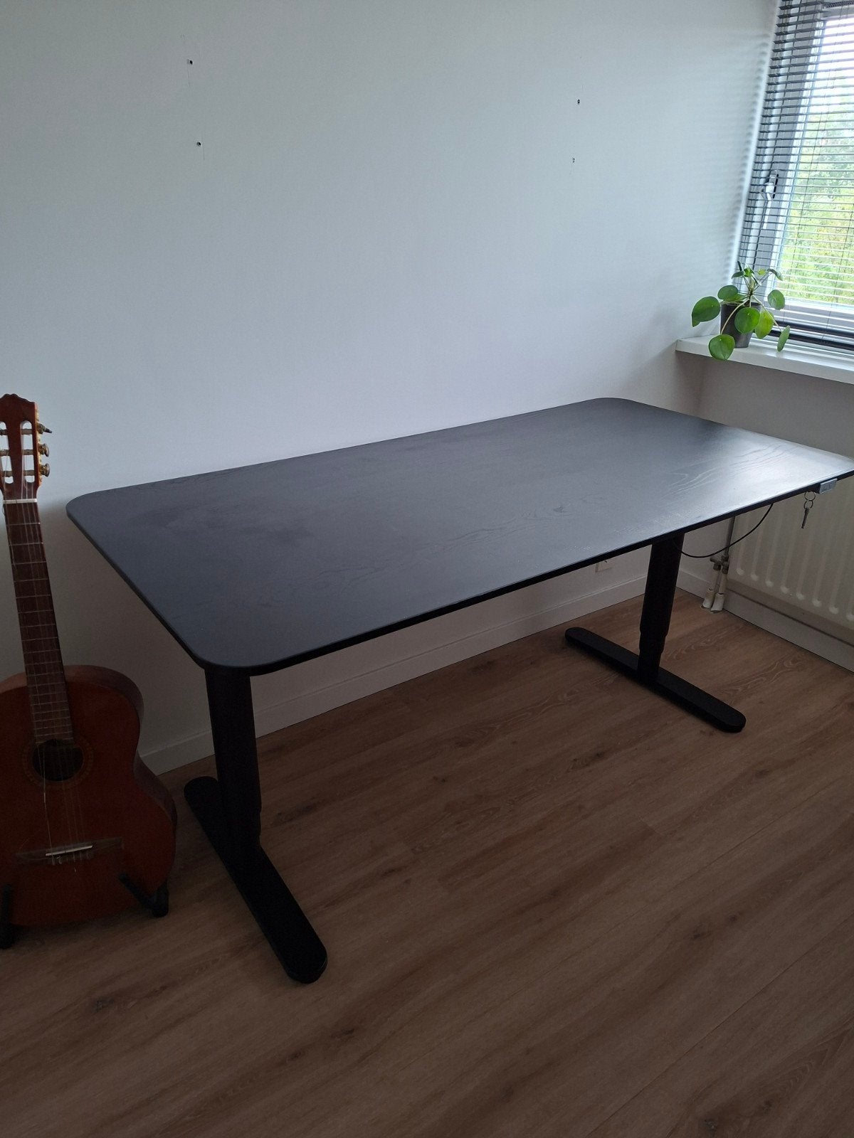 IKEA BEKANT Zwart elektrisch zit-sta bureau, Ophalen, 160 cm, Zo goed als nieuw, IKEA