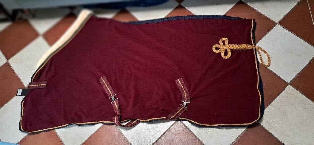 Chique showdeken fleece bordeaux, Dieren en Toebehoren, Cob (M), Zweetdeken, Nieuw, Ophalen of Verzenden