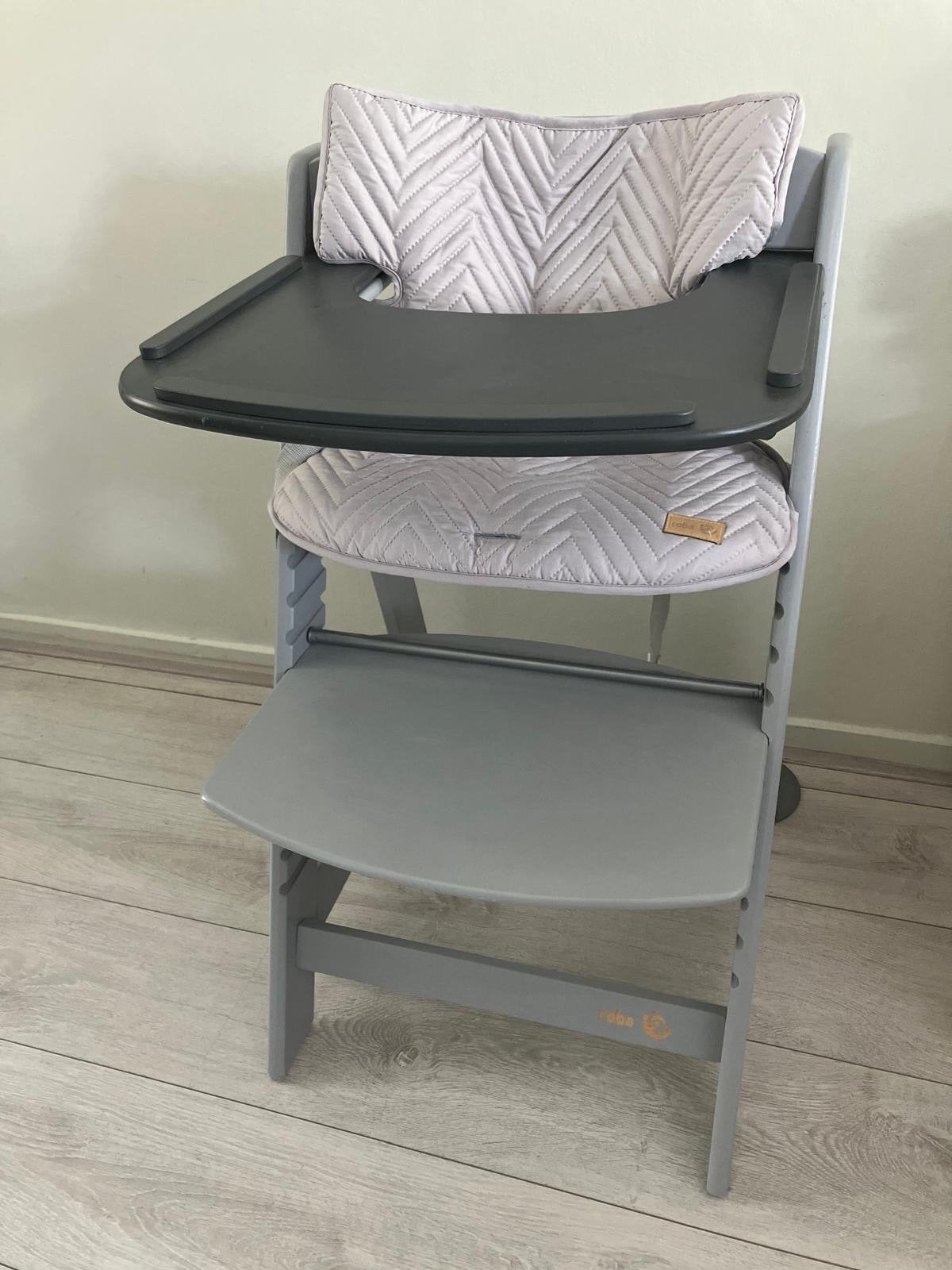 Kinderstoel met eetblad en kussen - Zo goed als nieuw, Kinderen en Baby's, Ophalen, Zo goed als nieuw, Meegroeistoel, Afneembaar eetblad