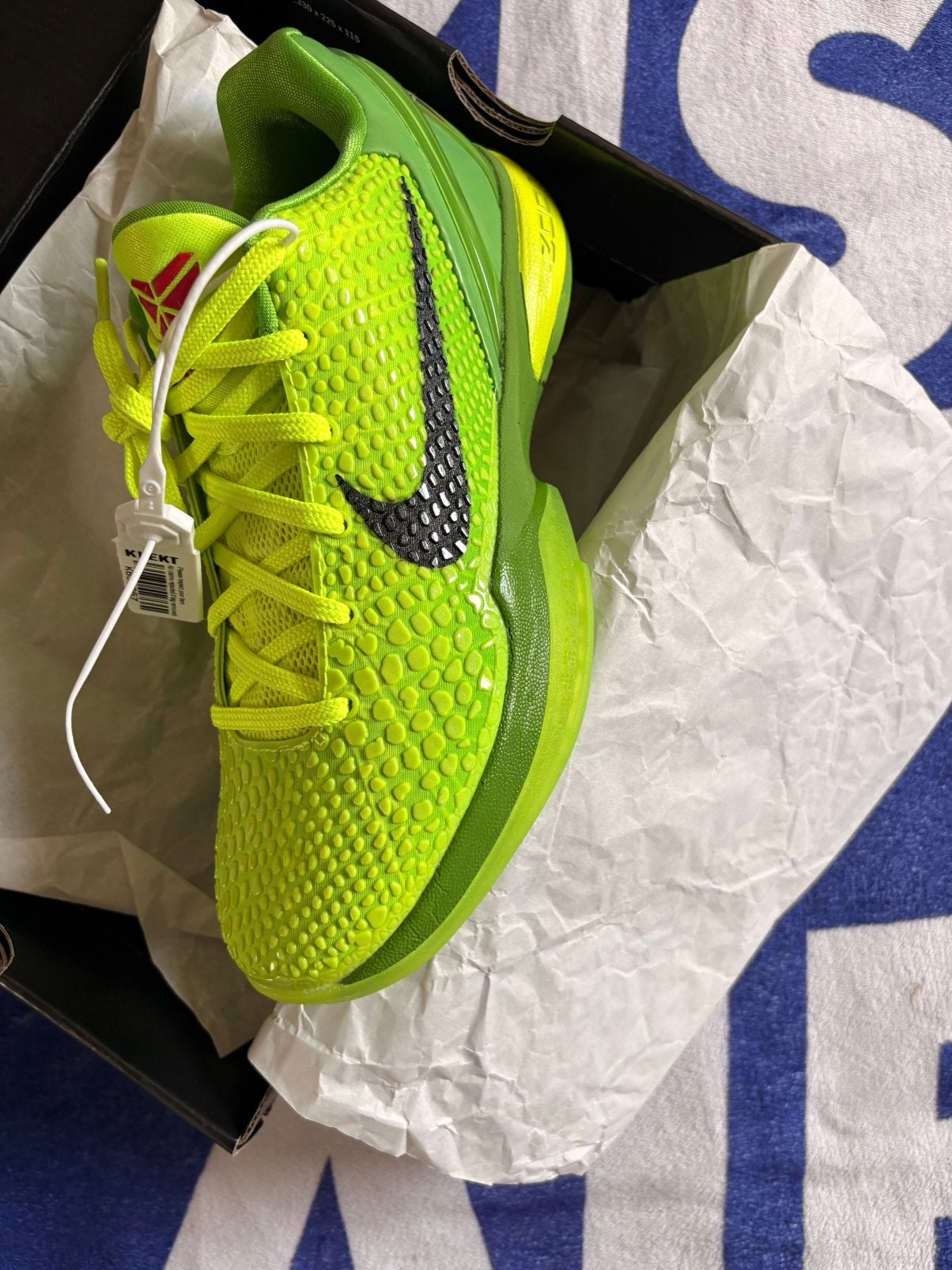 Nike Kobe VI 6 Protro ‘Grinch’ maat 42 NIEUW en ONGEDRAGEN, Ophalen of Verzenden, Nieuw, Schoenen