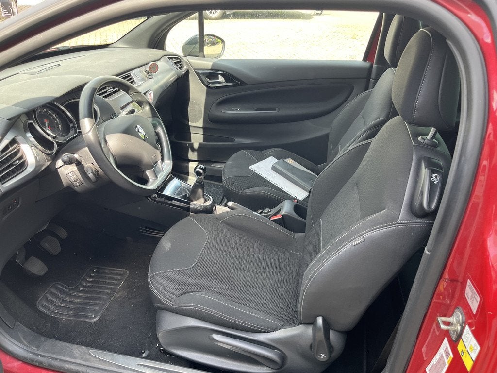 DS DS 3 1.2 PureTech So Chic Cruise / Airco / Bt / Lmv, Auto's, DS, Euro 6, Origineel Nederlands, Bedrijf, Handgeschakeld