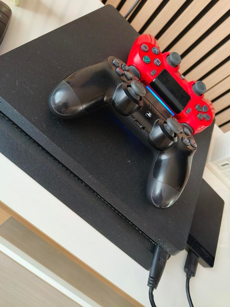 PS4 Slim 500GB, Spelcomputers en Games, Spelcomputers | Sony PlayStation 4, Ophalen of Verzenden, Zo goed als nieuw, Met 2 controllers