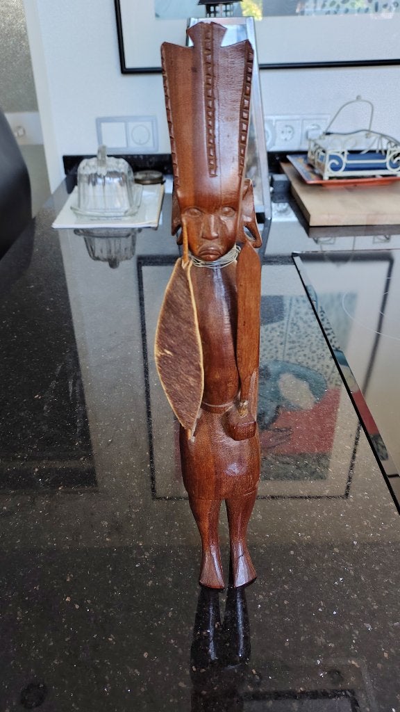 houtsnijwerk beeldje uit Zuid-Afrika, Antiek en Kunst, Overige onderwerpen, Ophalen of Verzenden, Handgemaakt, 20 - 50 cm