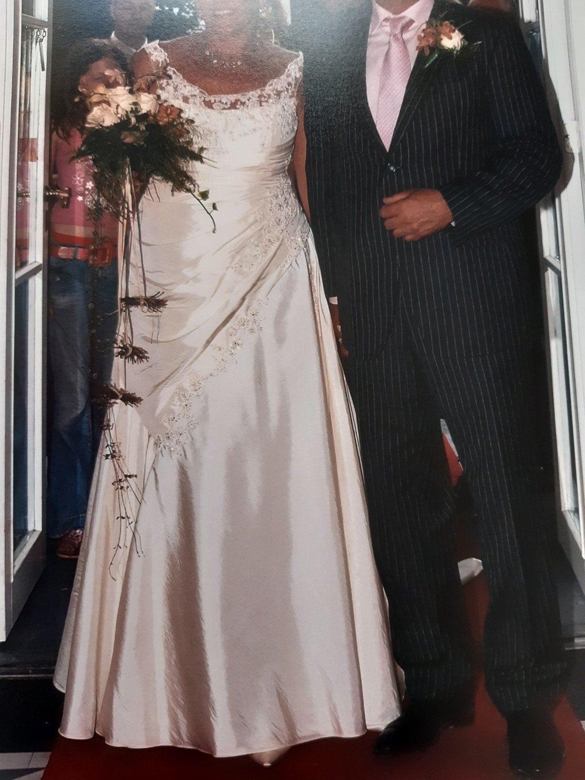 Pronovias ivoor kleurige trouwjurk in nieuwstaat  mt. 40, Ophalen of Verzenden, Zo goed als nieuw, Wit, Trouwjurk