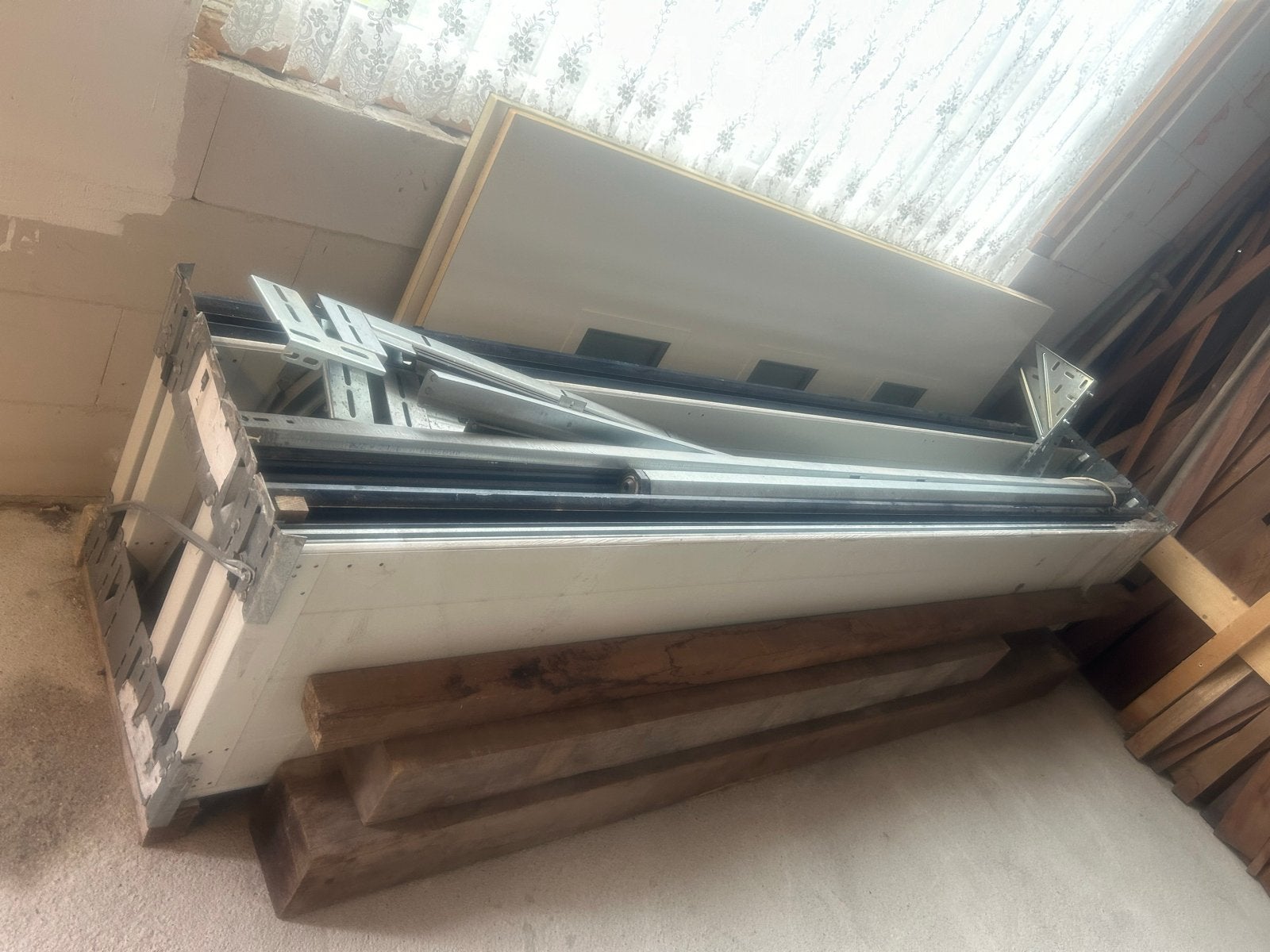 Garagedeur met motor en rails - Zo goed als nieuw, Doe-het-zelf en Verbouw, Deuren en Horren, 120 cm of meer, Garagedeur, Ophalen of Verzenden