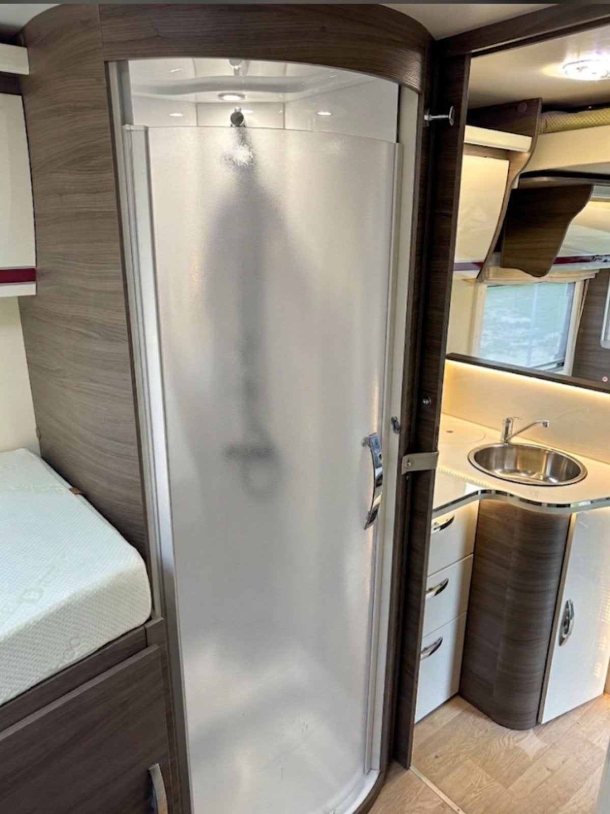 Foto 16 van McLouis 473 G Carat | 2017 | Euro 6  | Zeer compleet € 49750