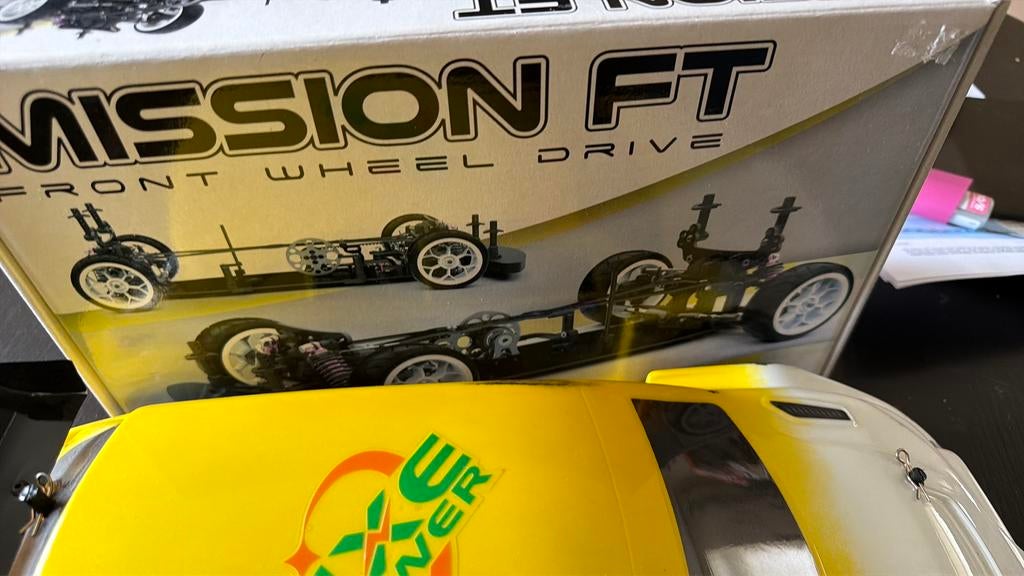 Schumacher mission FT. Front wheel drive roller nu 139,95, Elektro, B, Ophalen of Verzenden, Schaal 1:10