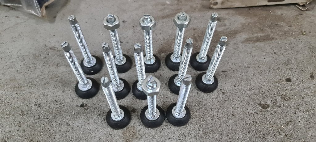 13 x Stelpoten m10, Ophalen of Verzenden, Nieuw, 50 tot 100 mm, Bouten of Moeren