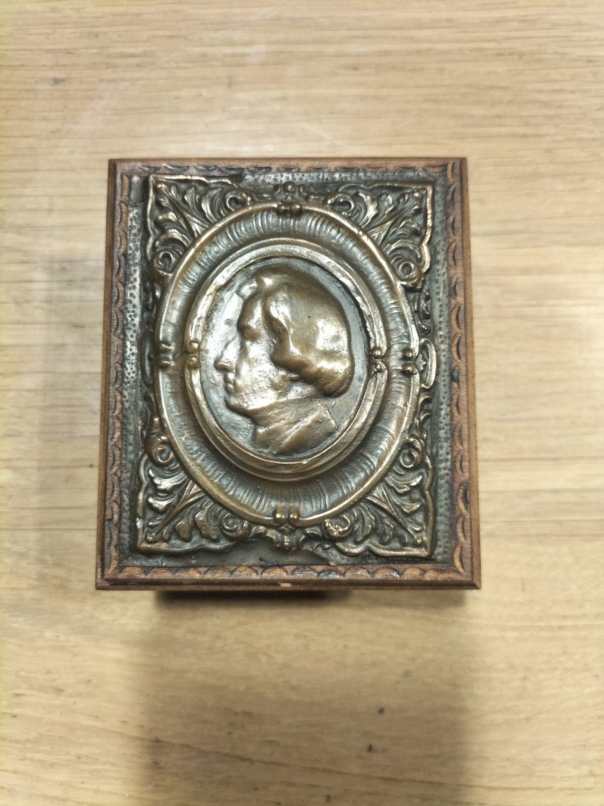 Antiek houten sieradendoosje met medaillon, Antiek en Kunst, Antiek | Woonaccessoires, Ophalen of Verzenden
