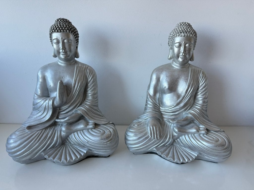 2x Boeddha, buddha beeld zilver 45 x 32 cm (voor binnen), Huis en Inrichting, Woonaccessoires | Boeddhabeelden, Ophalen, Gebruikt