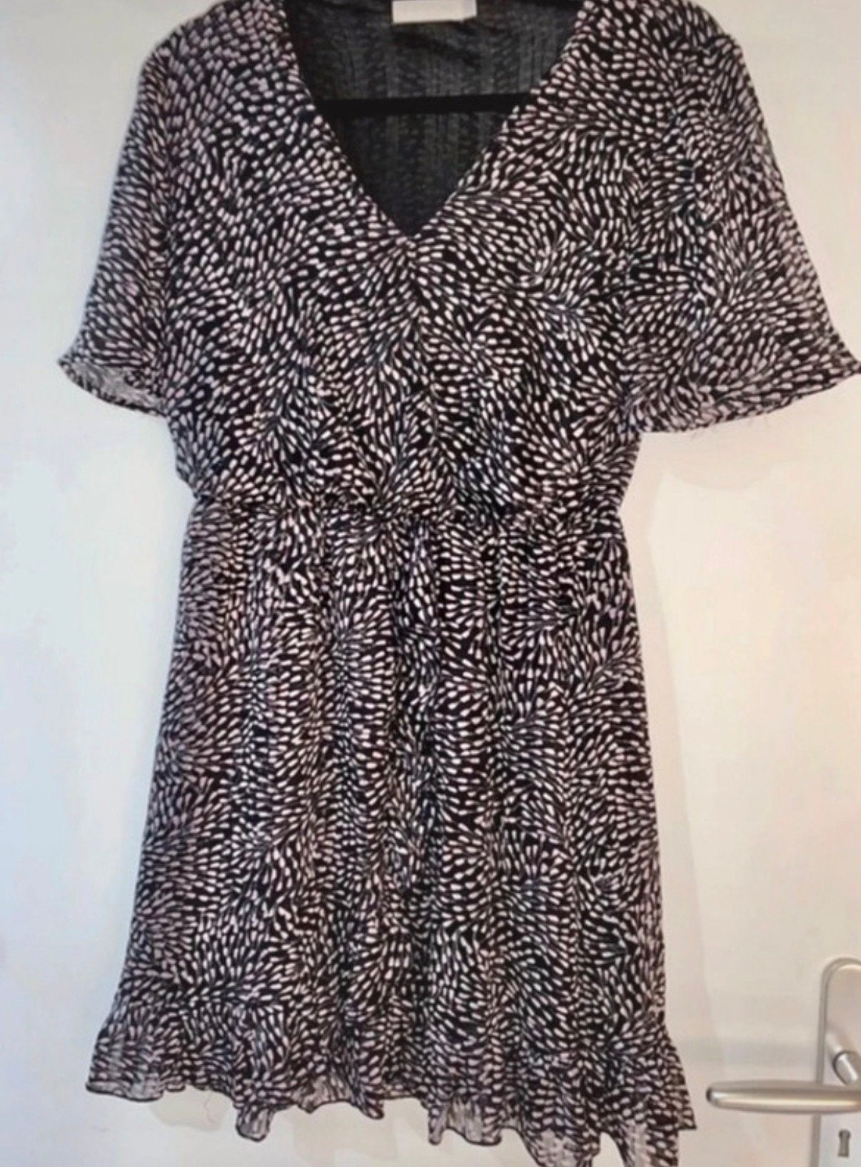 Prachtig jurkje met zomerse print maat M/L, Kleding | Dames, Maat 38/40 (M), Zwart, Ophalen of Verzenden, Zo goed als nieuw