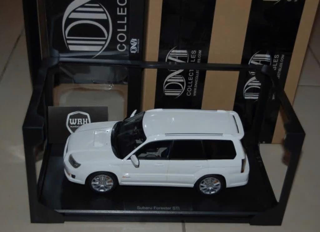 1:18 SUBARU FORESTER STI 2007 white DNA collectibles WRH, Verzenden, Zo goed als nieuw, Auto, Overige merken