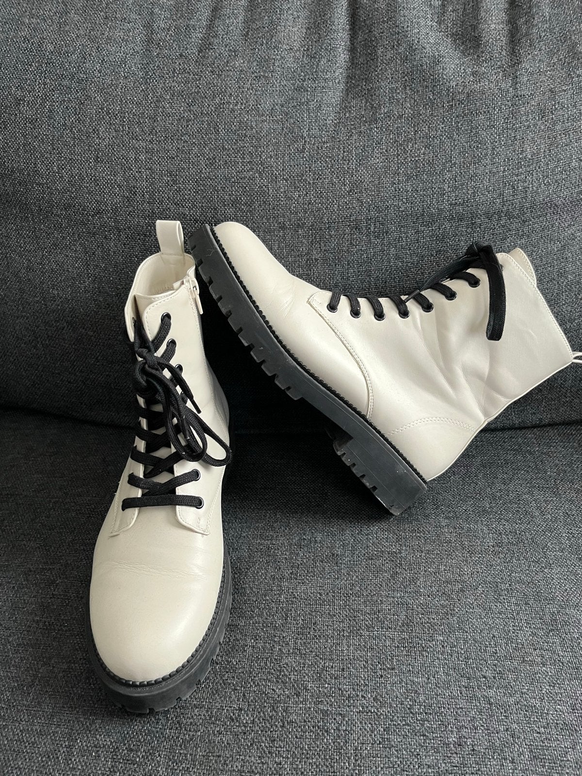 Off white - laarzen/bootsmet - Maat 40, Wit, Lage of Enkellaarzen, Ophalen of Verzenden, Zo goed als nieuw