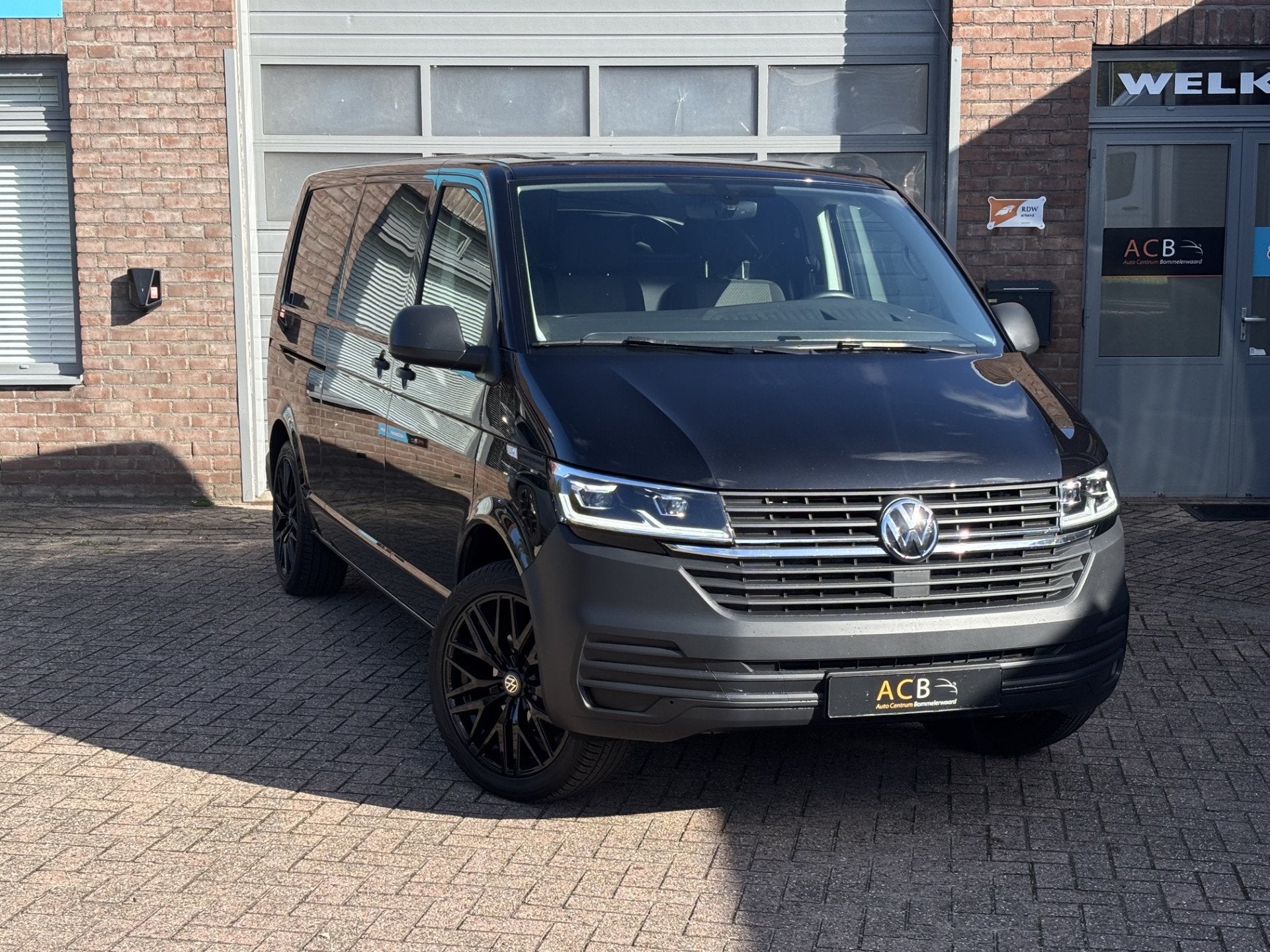 Volkswagen Transporter 2.0 TDI L2H1 Automaat 3 persoons / ac, Auto's, Stof, Gebruikt, Zwart, 4 cilinders