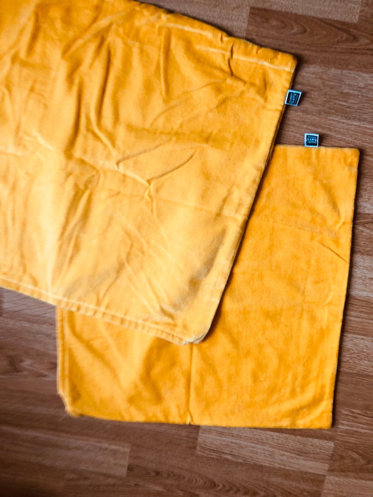 Set van 2 gele kussenhoezen, Huis en Inrichting, Woonaccessoires | Kussens, Overige merken, Geel, Zo goed als nieuw, Vierkant