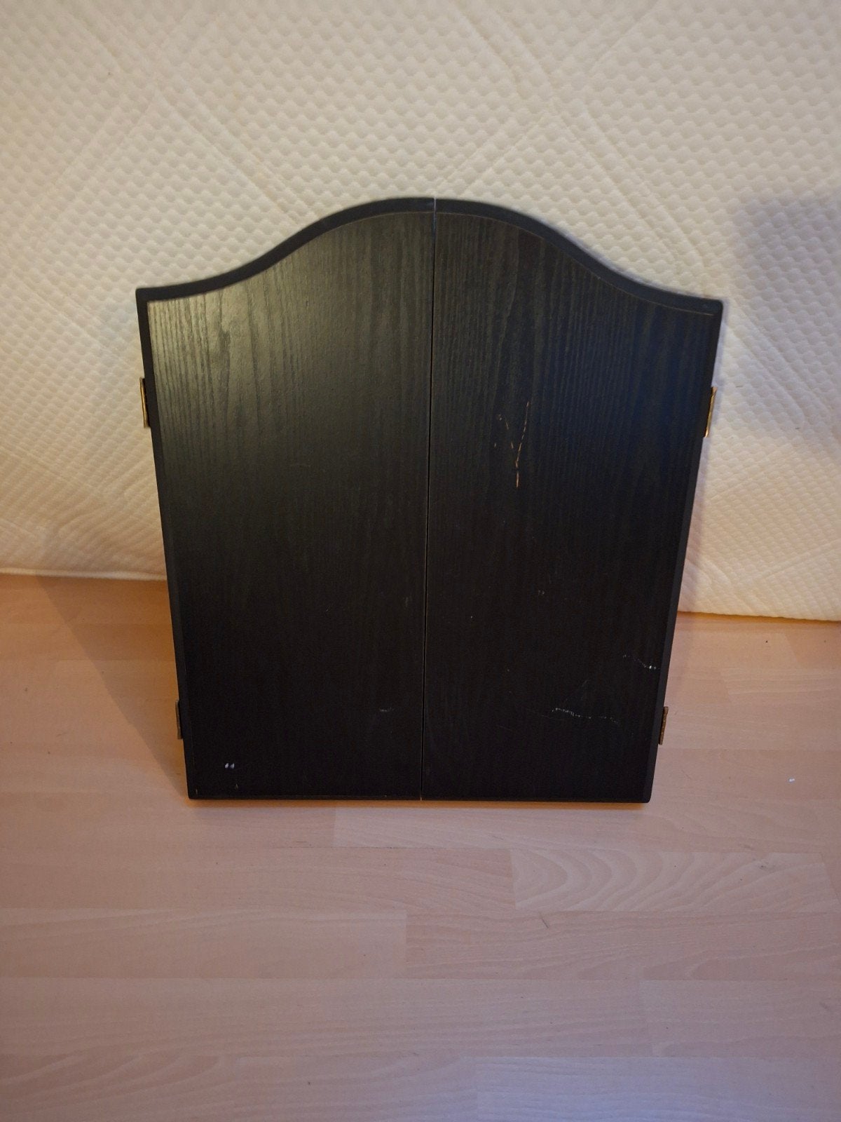 Zwarte dartkast met binnenzijde 2 krijtborden, Ophalen of Verzenden, Dartbord