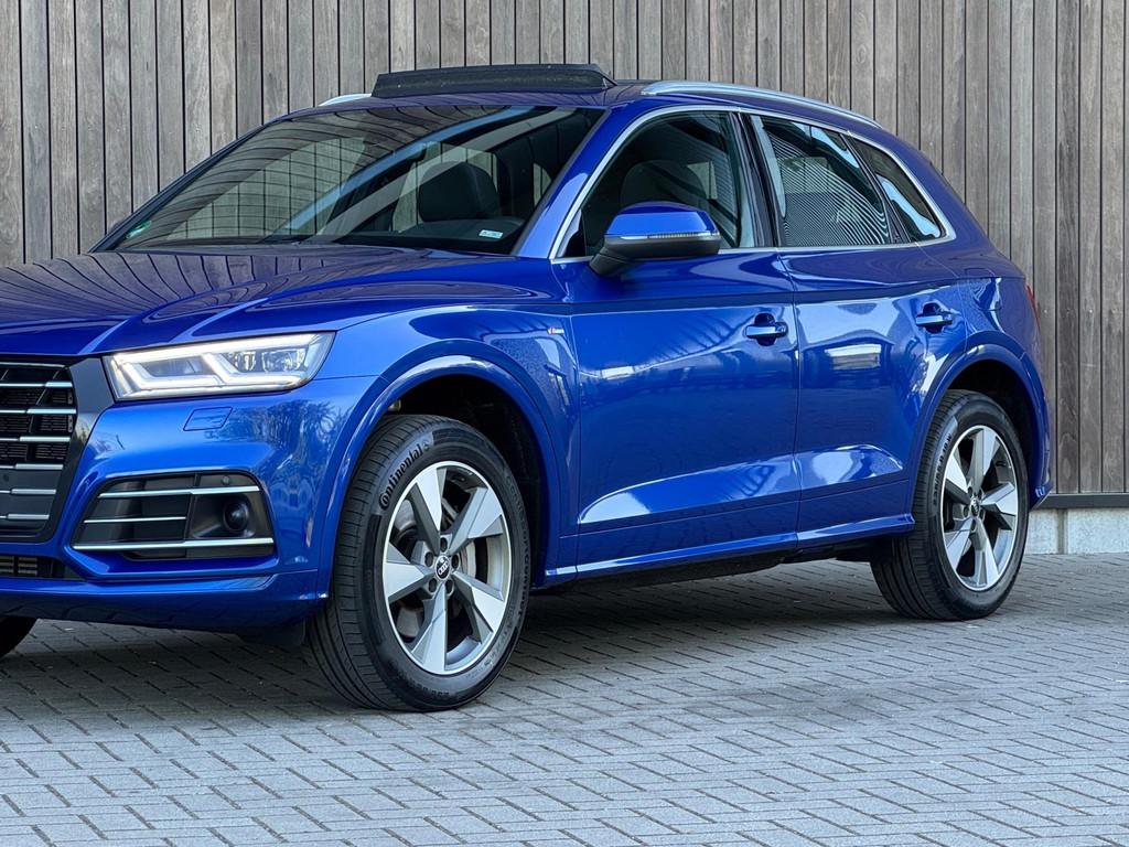 Audi Q5 55 TFSI e quattro S-Line / Pano / ACC / Dodehoek /, Automaat, Zwart, 4 cilinders, Blauw