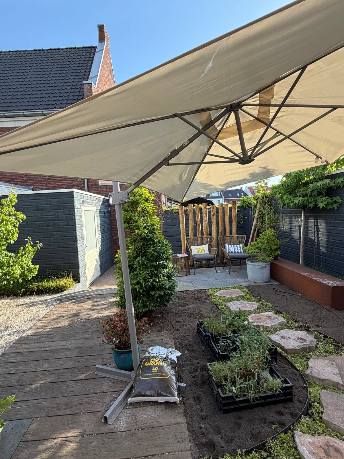 IKEA Svalön zweefparasol inclusief poot, Tuin en Terras, Parasols, Ophalen, Kantelbaar, 2 tot 3 meter, Zweefparasol