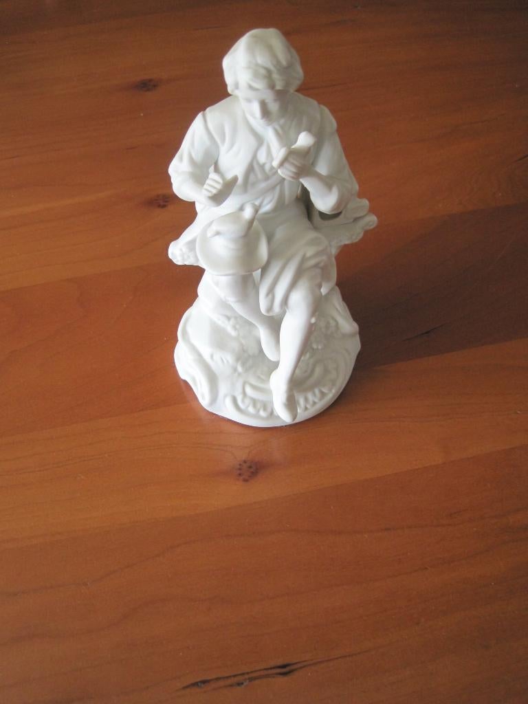 Antiek biscuit beeldje man met duiven, Ophalen of Verzenden