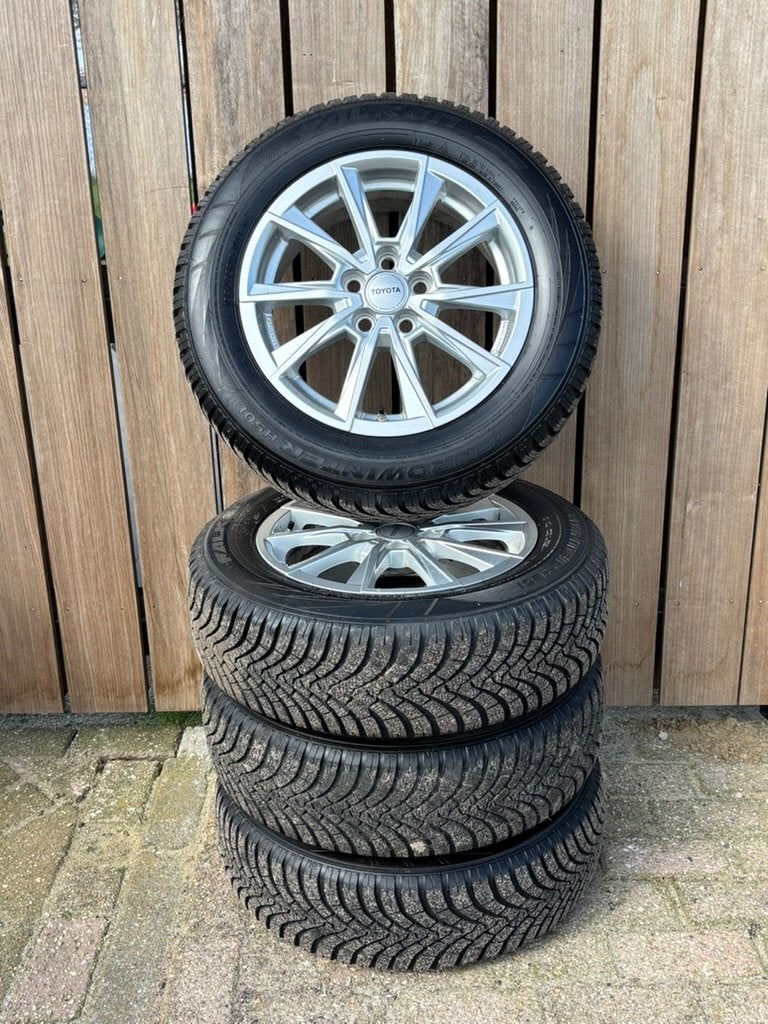15 Inch Winterset Toyota Yaris OEM 185/65/15 Falken Winter, Ophalen, Gebruikt, 15 inch, Banden en Velgen