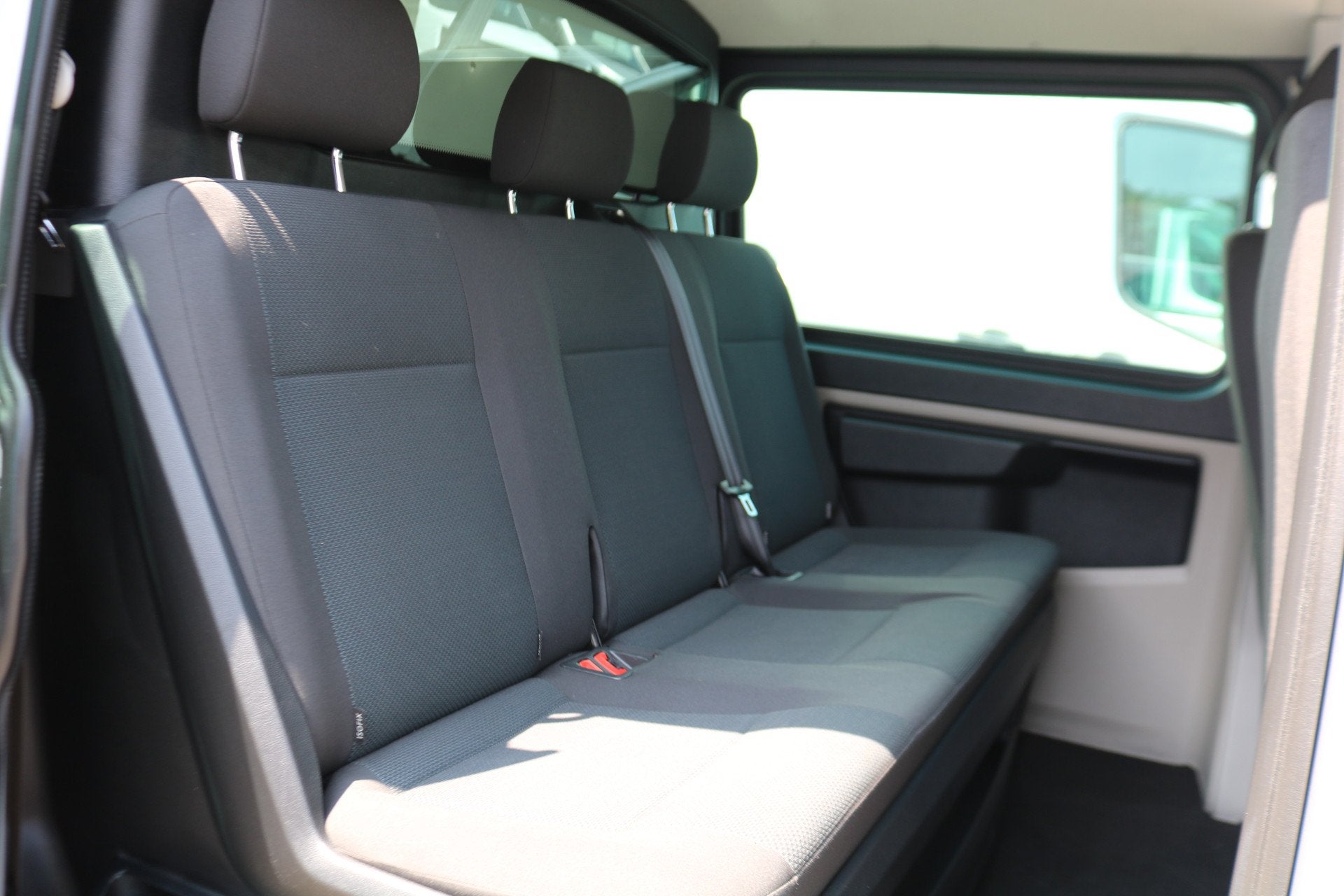 Volkswagen Transporter 2.0 TDI L2 H1 150pk DC 4-Motion Autom, Automaat, Stof, Gebruikt, Euro 6