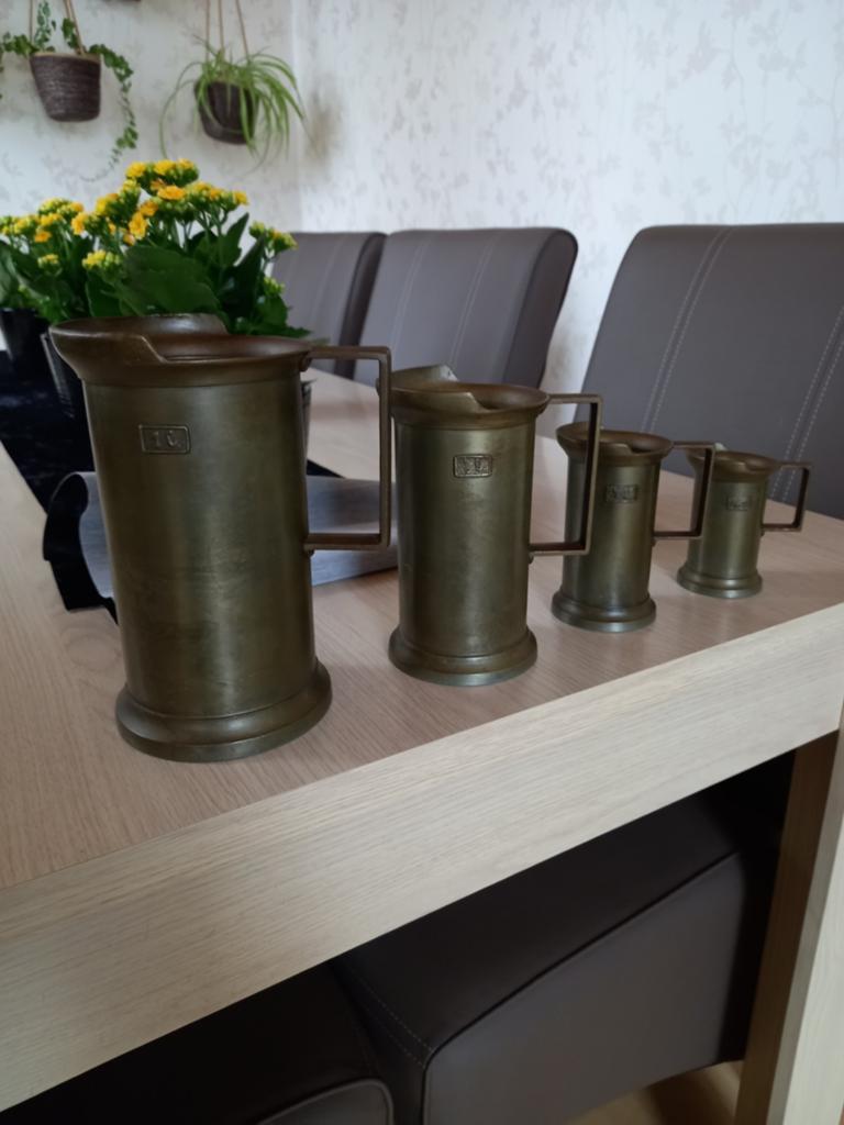 4 tinnen maatbekers, Antiek en Kunst, Antiek | Tin, Ophalen of Verzenden