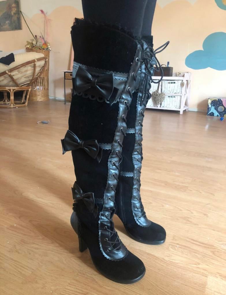 Demonia laarzen met strikjes en veters - Gothic stijl, Kleding | Dames, Ophalen of Verzenden, Gedragen, Zwart, Hoge laarzen