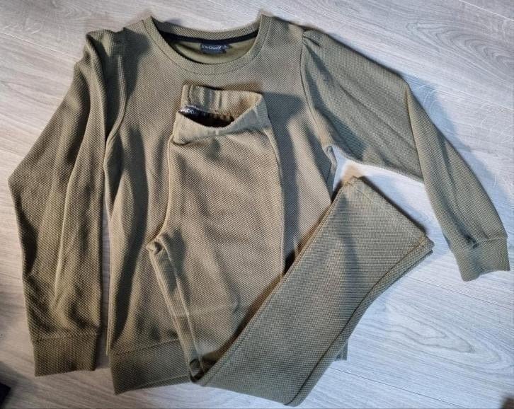 .Huispak. 2delige set. Army groen. Maat s. Trui+ broek, TWODAY, Meisje, Trui of Vest, Ophalen of Verzenden
