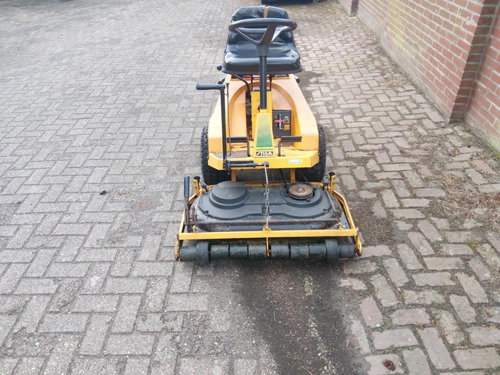 zitmaaier  Stiga  Rijdt en maait goed, nieuw carburateur, Tuin en Terras, Ophalen, Gebruikt, Benzine-grasmaaier, Stiga