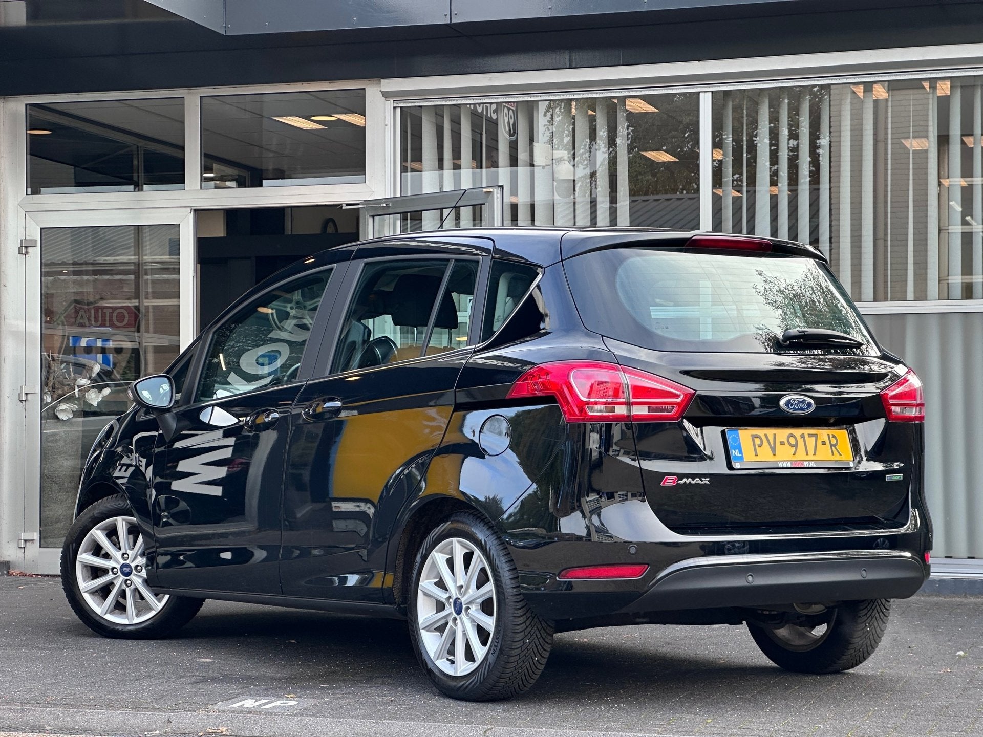 Ford B-Max 1.0 EcoBoost Titanium NIEUW DISTR / NAVI / CLIMA, Auto's, Dealer onderhouden, Gebruikt, Zwart, Origineel Nederlands