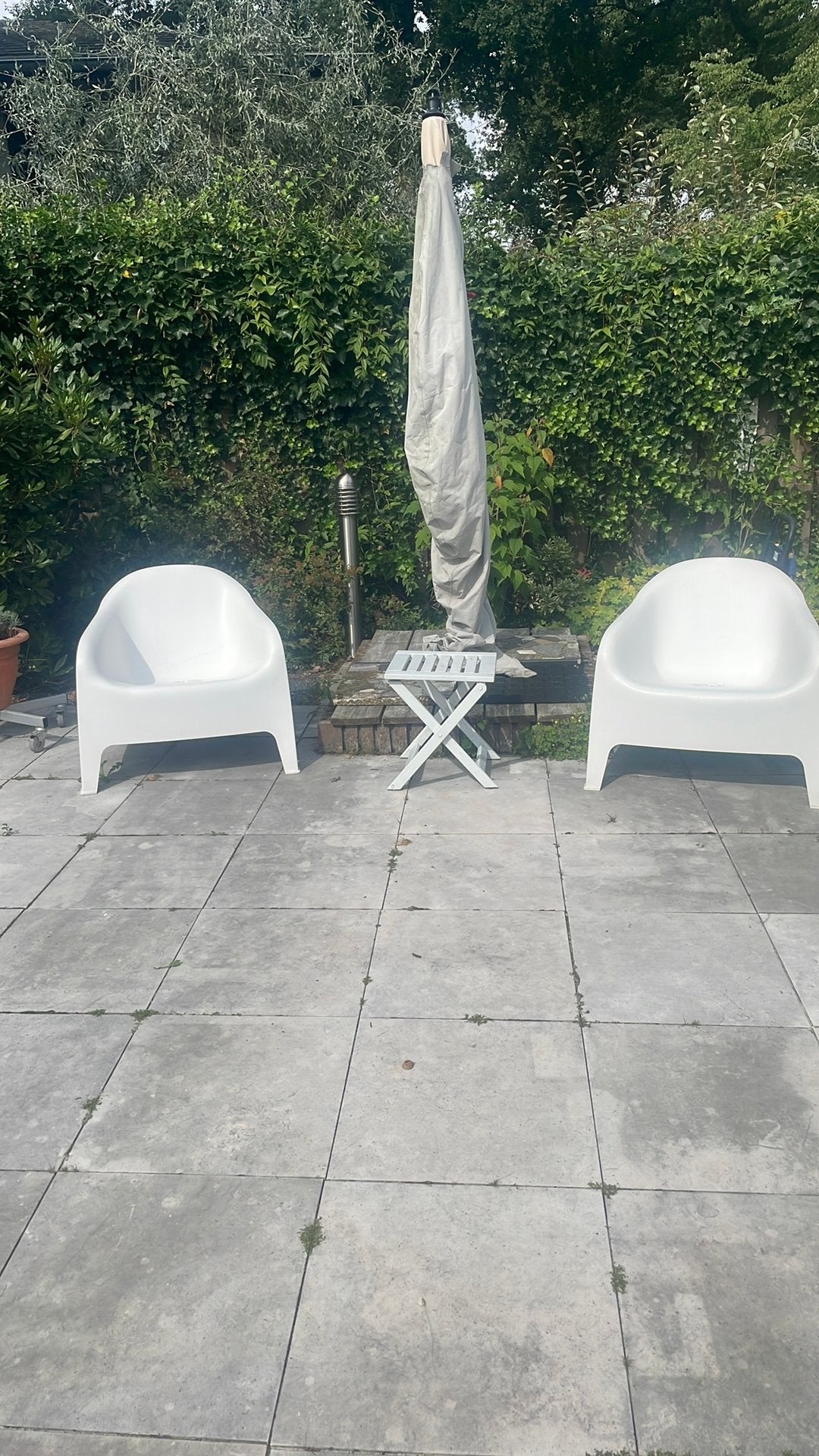 2 ikea buitenstoelen ( van de reclame op tv) wit kunstof, Tuin en Terras, Tuinstoelen, Ophalen, Zo goed als nieuw, Kunststof