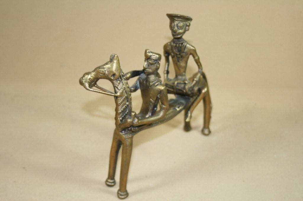 Bronzen paard met twee ruiters Dogon Mali, Groep mensen, Ophalen of Verzenden, 20 - 50 cm, Beeld