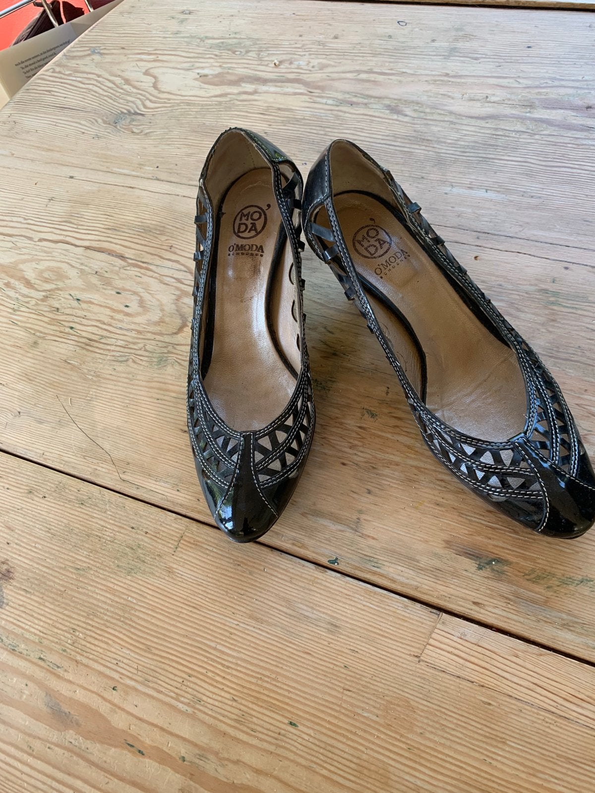 Lakleren pumps van  omoda maat 38, Pumps, Zwart, Ophalen of Verzenden, Gedragen