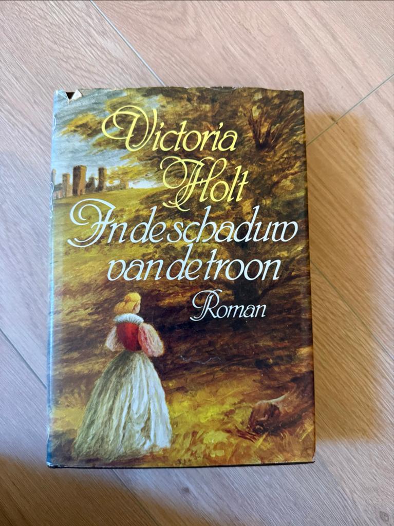 Victoria Holt - In de schaduw van de troon (Roman), Boeken, Ophalen of Verzenden, Gelezen, Europa overig