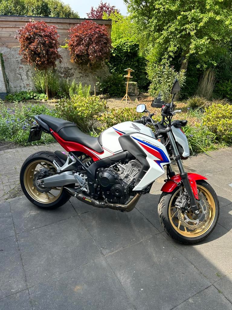 Honda CB650F - Naked Bike met Akrapovic uitlaat, Motoren, Motoren | Honda, Sportuitlaat, 4 cilinders, Gebruikt, Particulier
