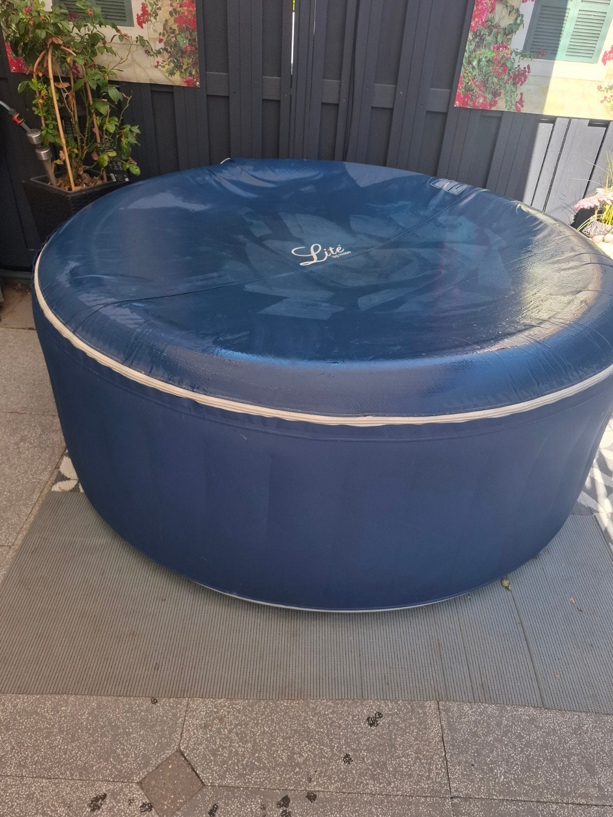 MSpa Lite Opblaasbare Jacuzzi met Afdekzeil en Filter, Ophalen, Gebruikt, Filter, Opblaasbaar