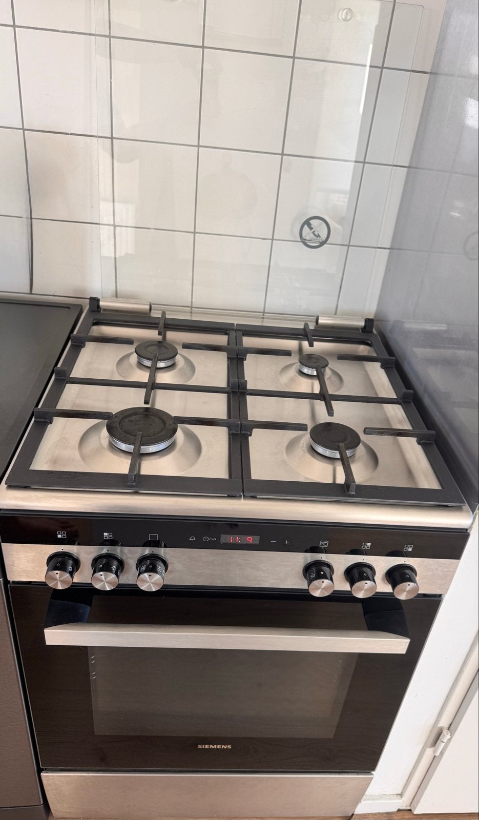 Siemens vrijstaand gasfornuis met oven en lade, Ophalen, Gebruikt, 4 kookzones, Gas