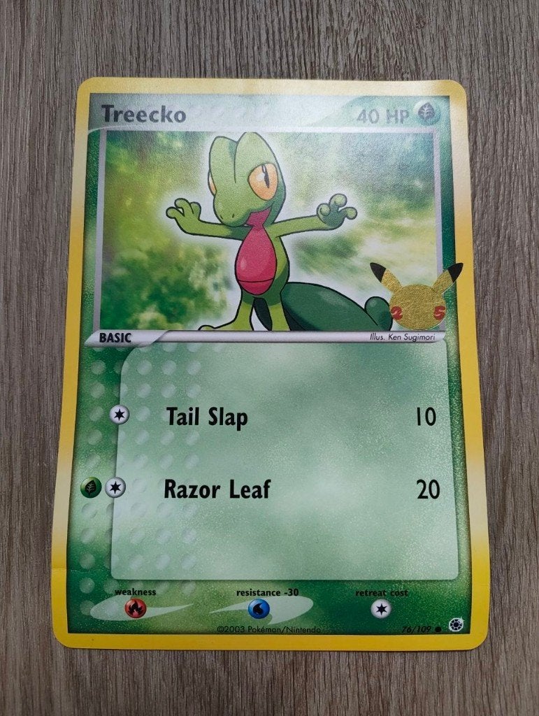 Pokemon Kaart Treecko 25th Anniversary Celebrations - jumbo, Ophalen of Verzenden, Gebruikt, Losse kaart