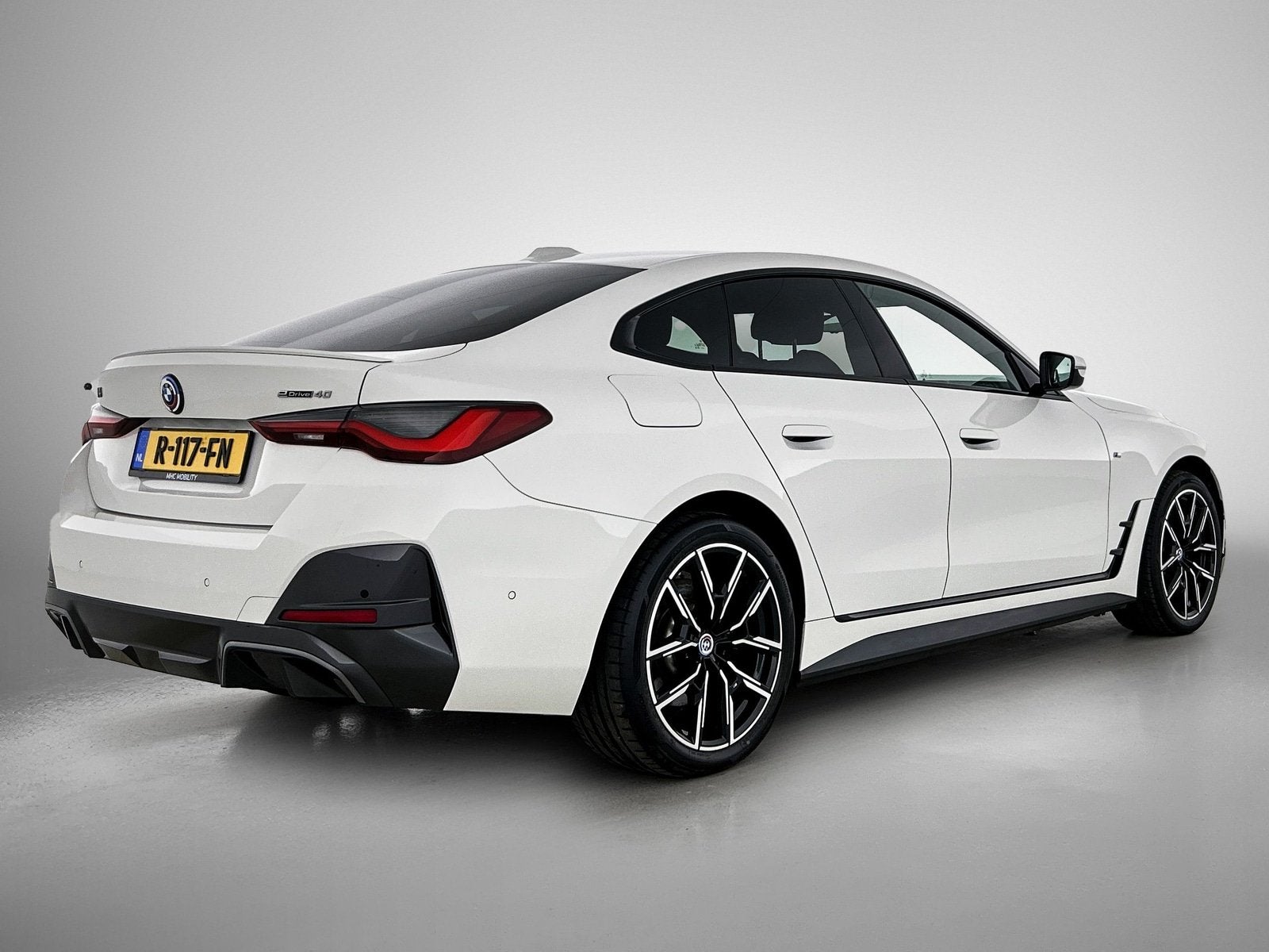 BMW i4 eDrive40 High Executive 84 kWh | M-sport plus | HIFI, Achterwielaandrijving, Gebruikt, Onderhoudsboekje, Te koop
