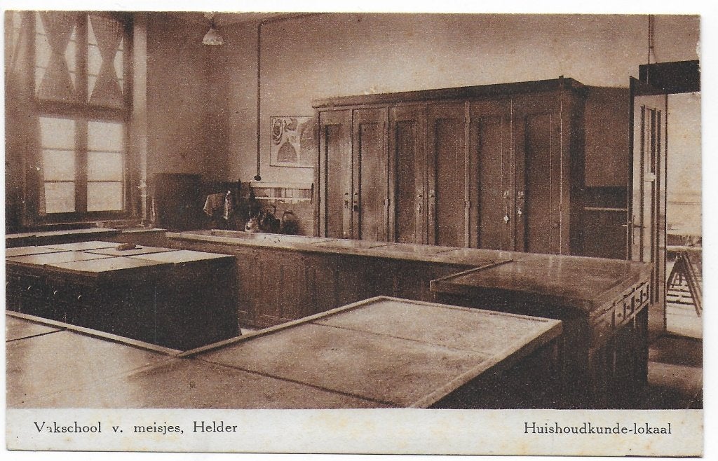 Den Helder Vakschool v Meisjes Ansichtkaart ( B6997 ), Ophalen of Verzenden, 1920 tot 1940, Ongelopen, Noord-Holland