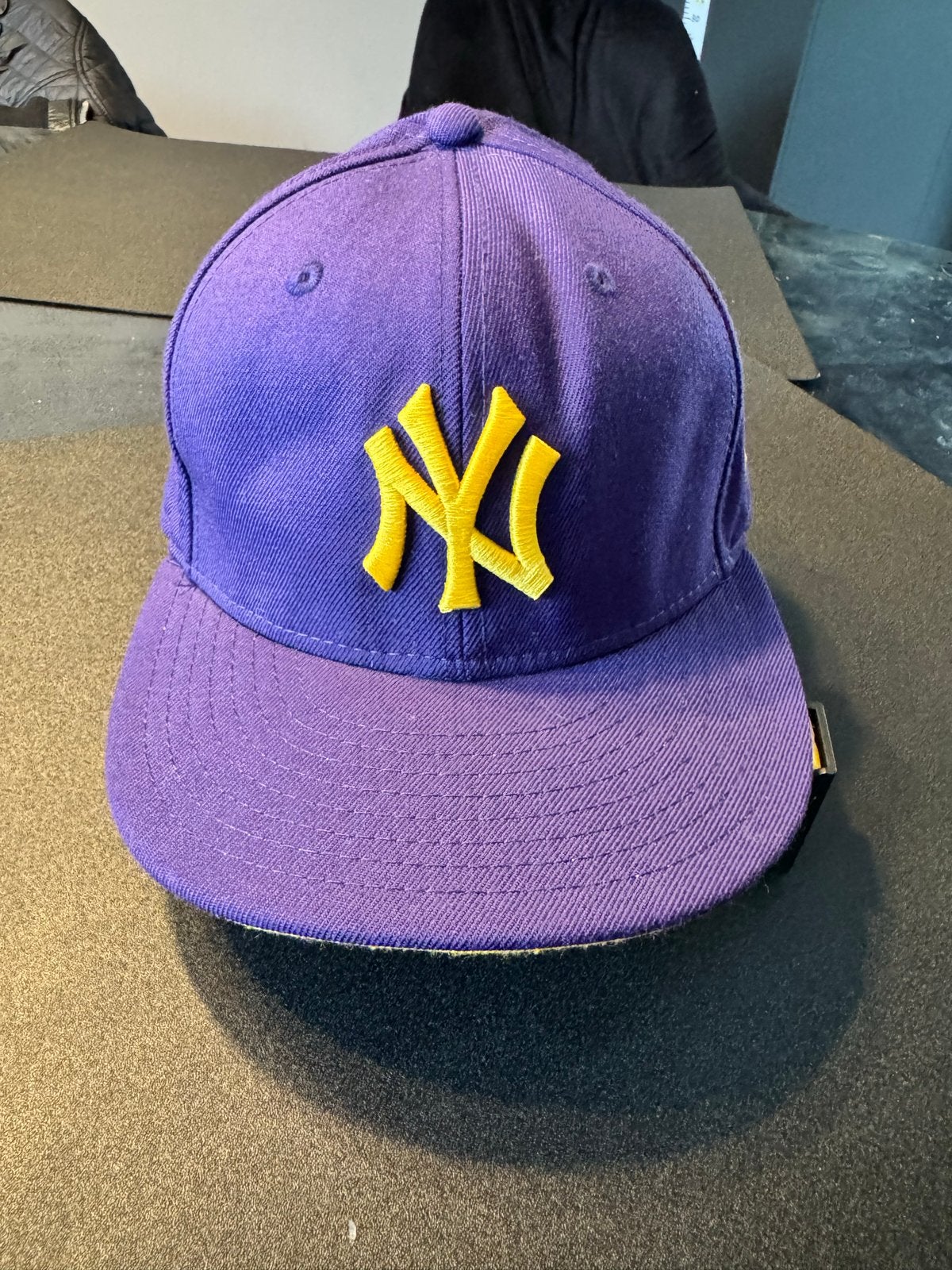 New Era 59Fifty NY Yankees Cap Paars Geel Maat 7 1/4, Ophalen of Verzenden, Zo goed als nieuw, Pet