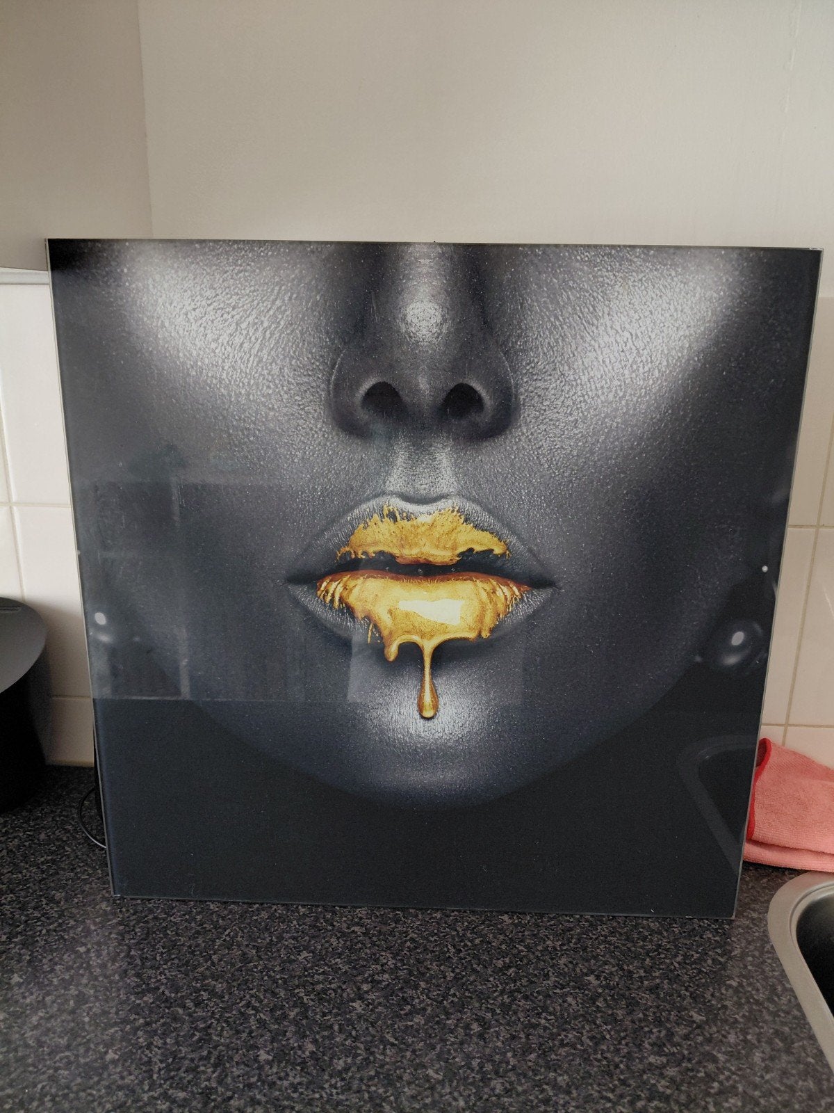 Modern Kunstwerk: Gouden Lippen op Zwart 50 x 50 cm, Ophalen
