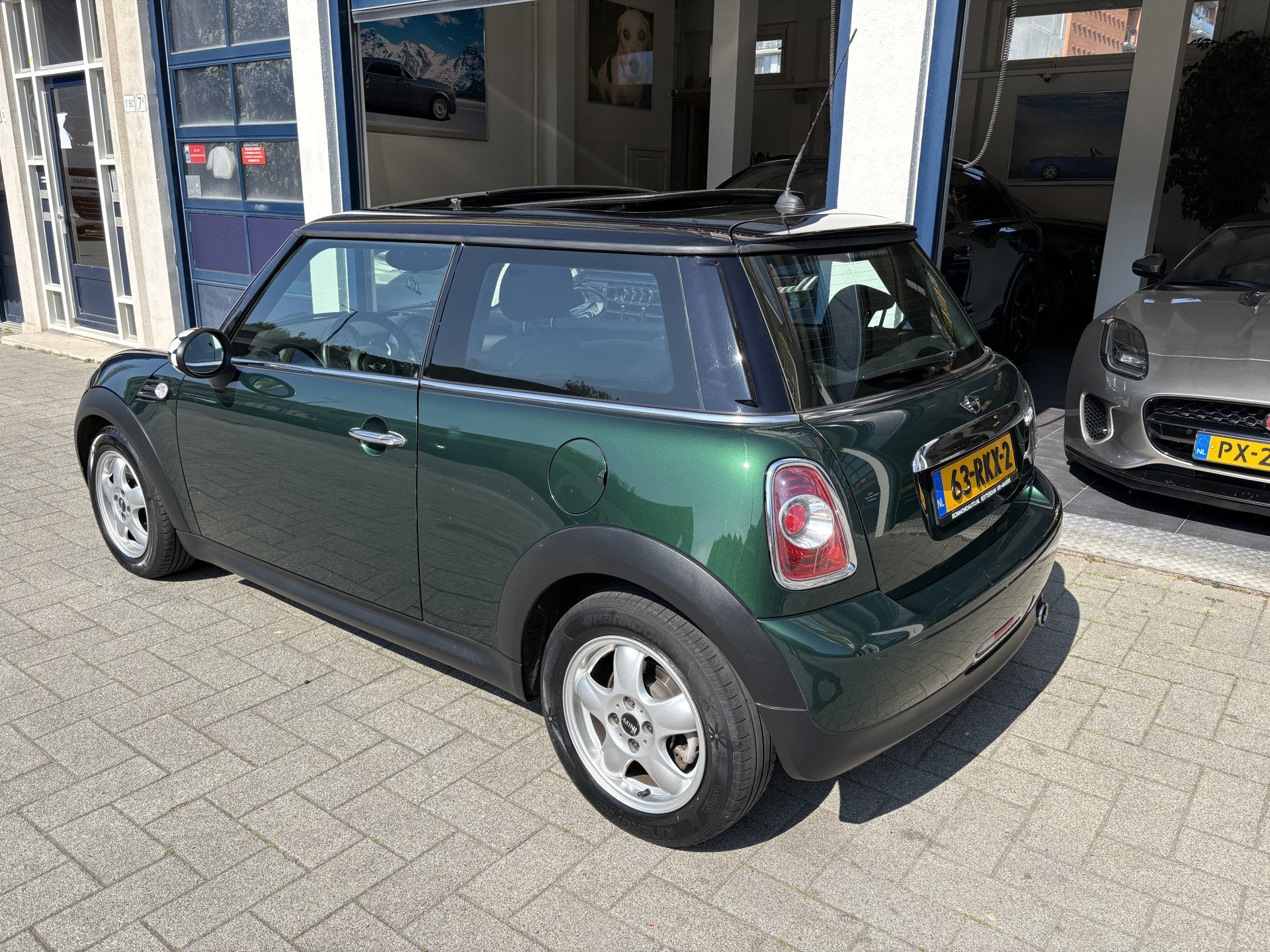 MINI Mini 1.6 Cooper Business Line DAK/AIRCO/CRUISE/NL AUTO, Voorwielaandrijving, Euro 5, 4 cilinders, 4 stoelen