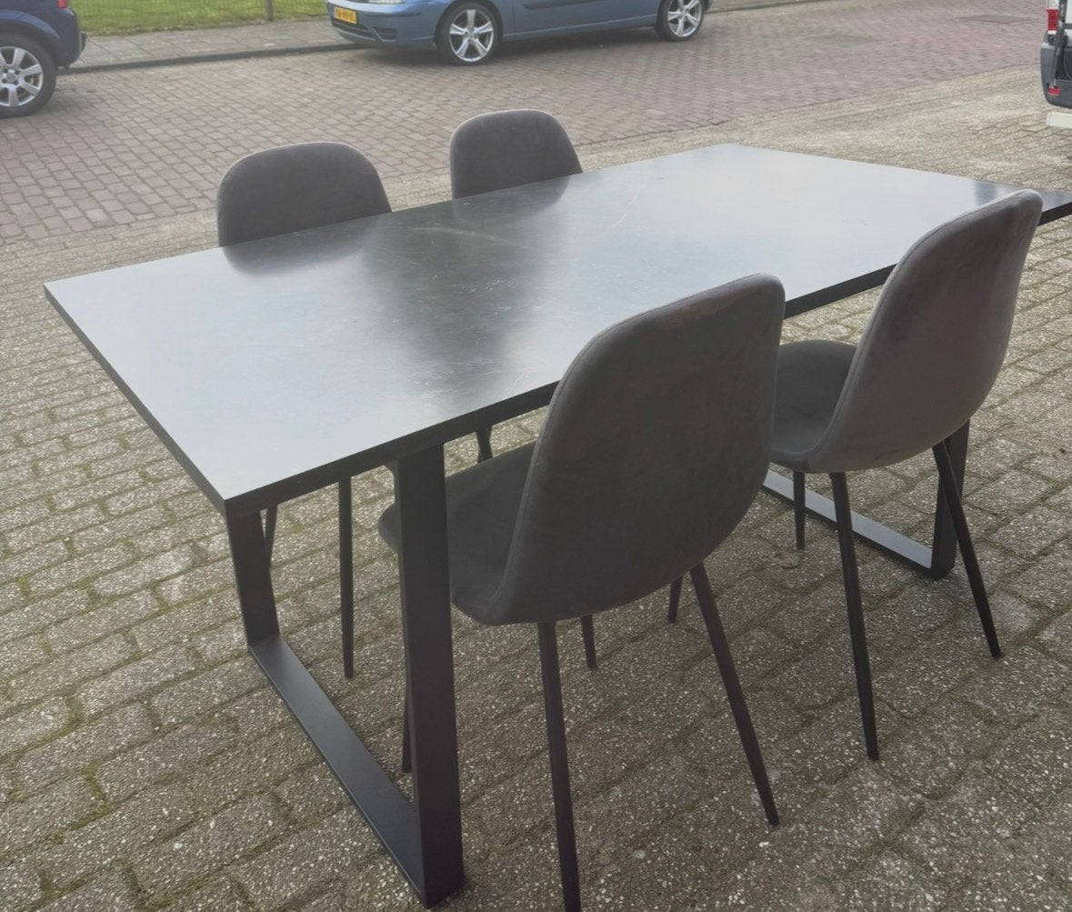 Moderne eettafel met 4 antraciet eetkamerstoelen, Ophalen, Zo goed als nieuw, Rechthoekig, 50 tot 100 cm